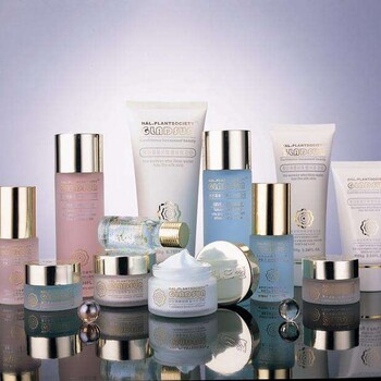 上?；瘖y品代加工 助力品牌實現高效生產與創新突破